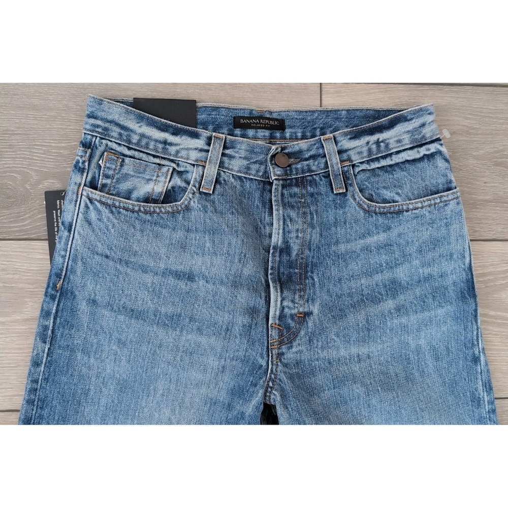 Banana Republic Jeans Men's 28 Blue Medium Wash Relaxed Fit Button Fly Sz 28 NWT - Picture 2 of 6
